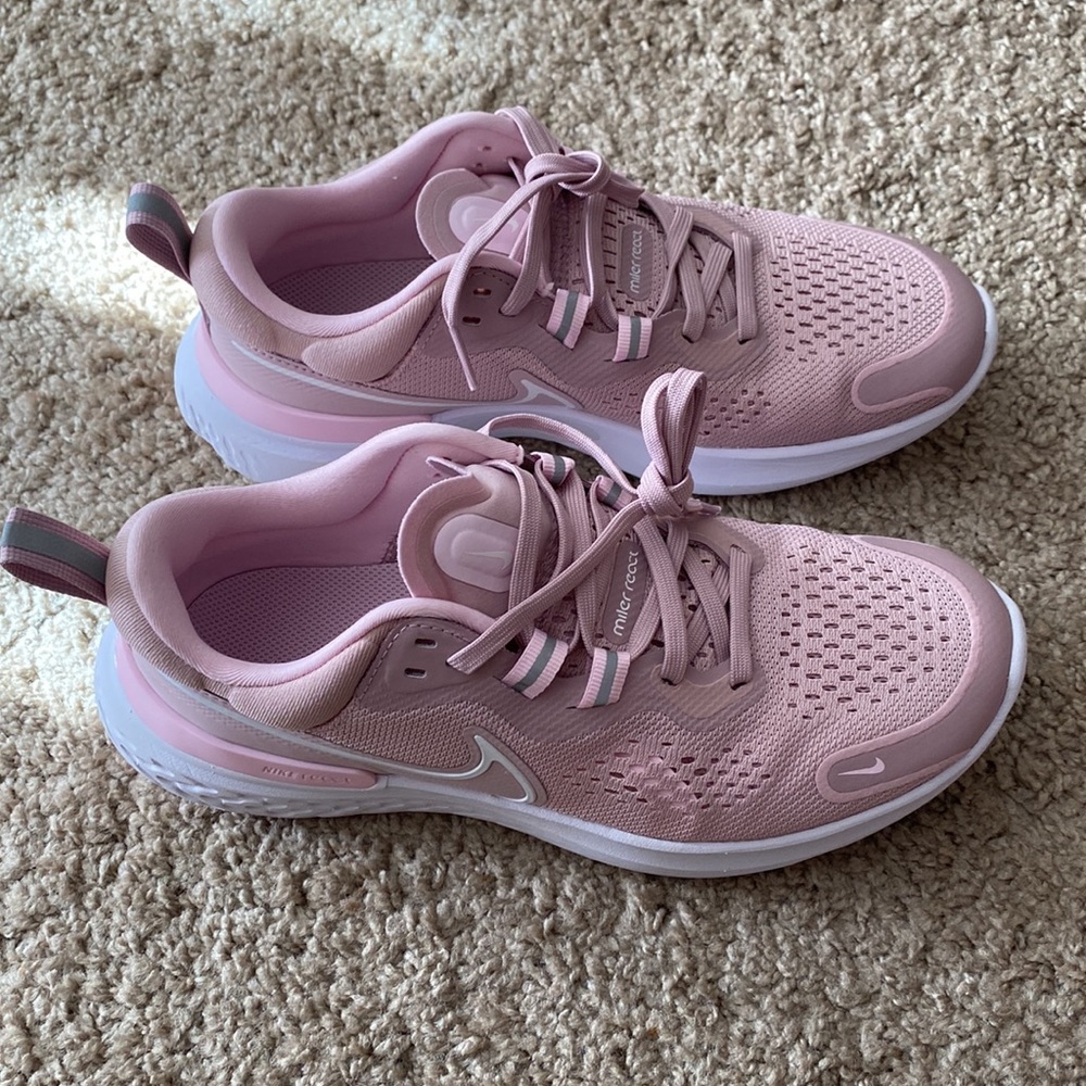 used like New  WMNS REACT MILER 2